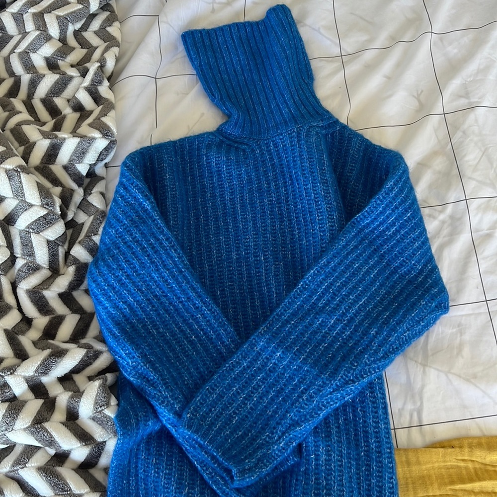 Mango turtleneck in blue